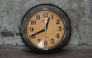 original_ships_clock_metal